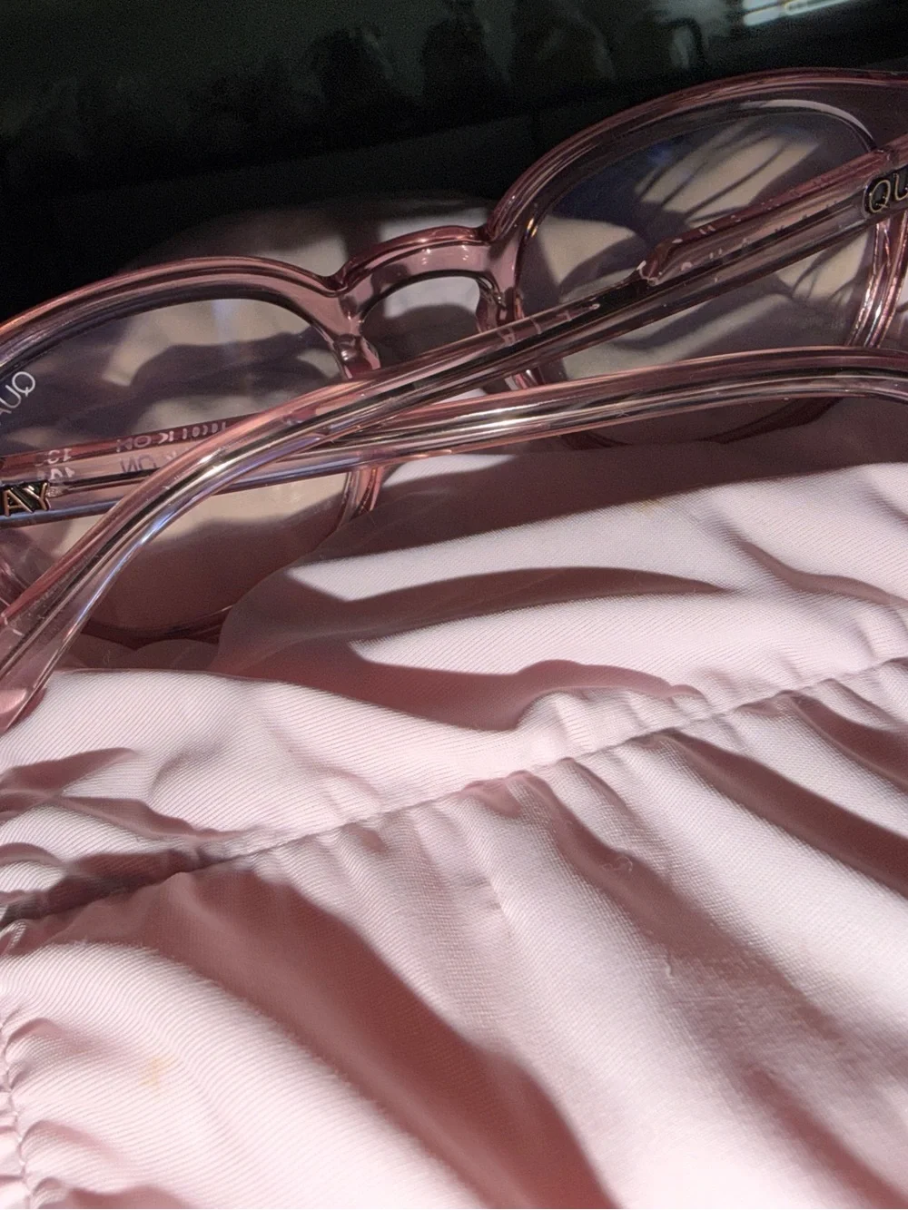 QUAY Walk On Blue Light Glasses Crystal Pink Frame Bluelight Glasses 👓 💕
